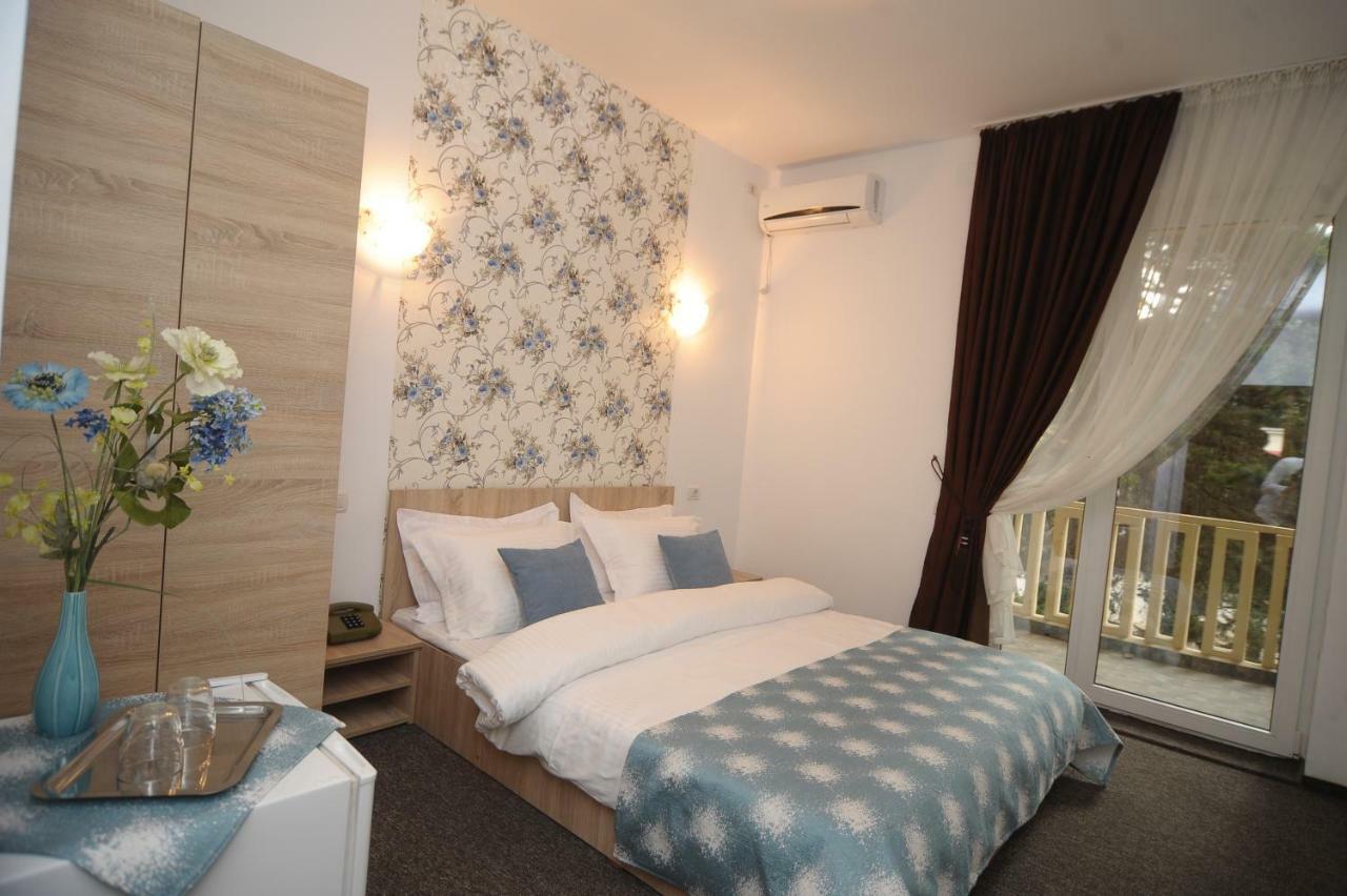 Hotel Pinguin Eforie Nord Exterior photo